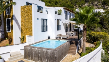 Resa Estates Ibiza tourist license santa eulalia te koop house pool 2.jpg